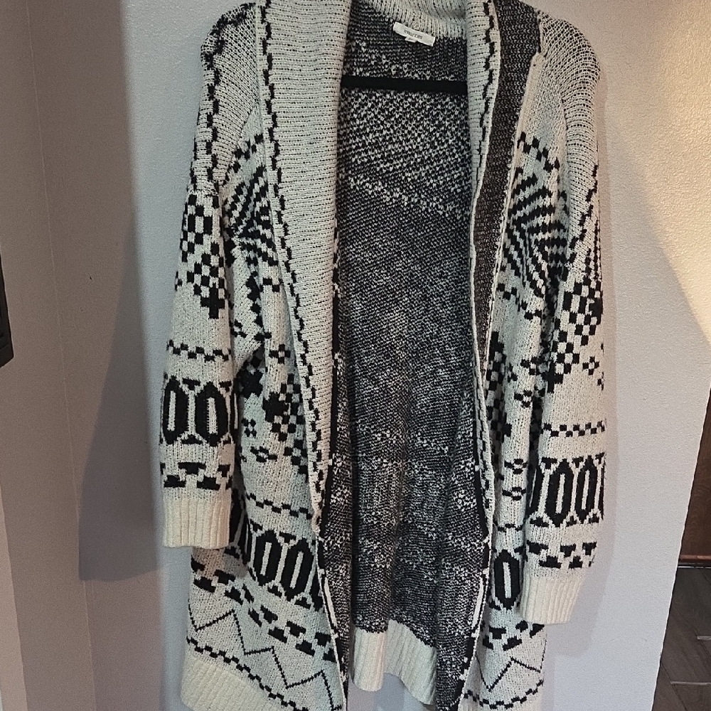 Maurices Geometric Black and Cream Cardigan NWOT